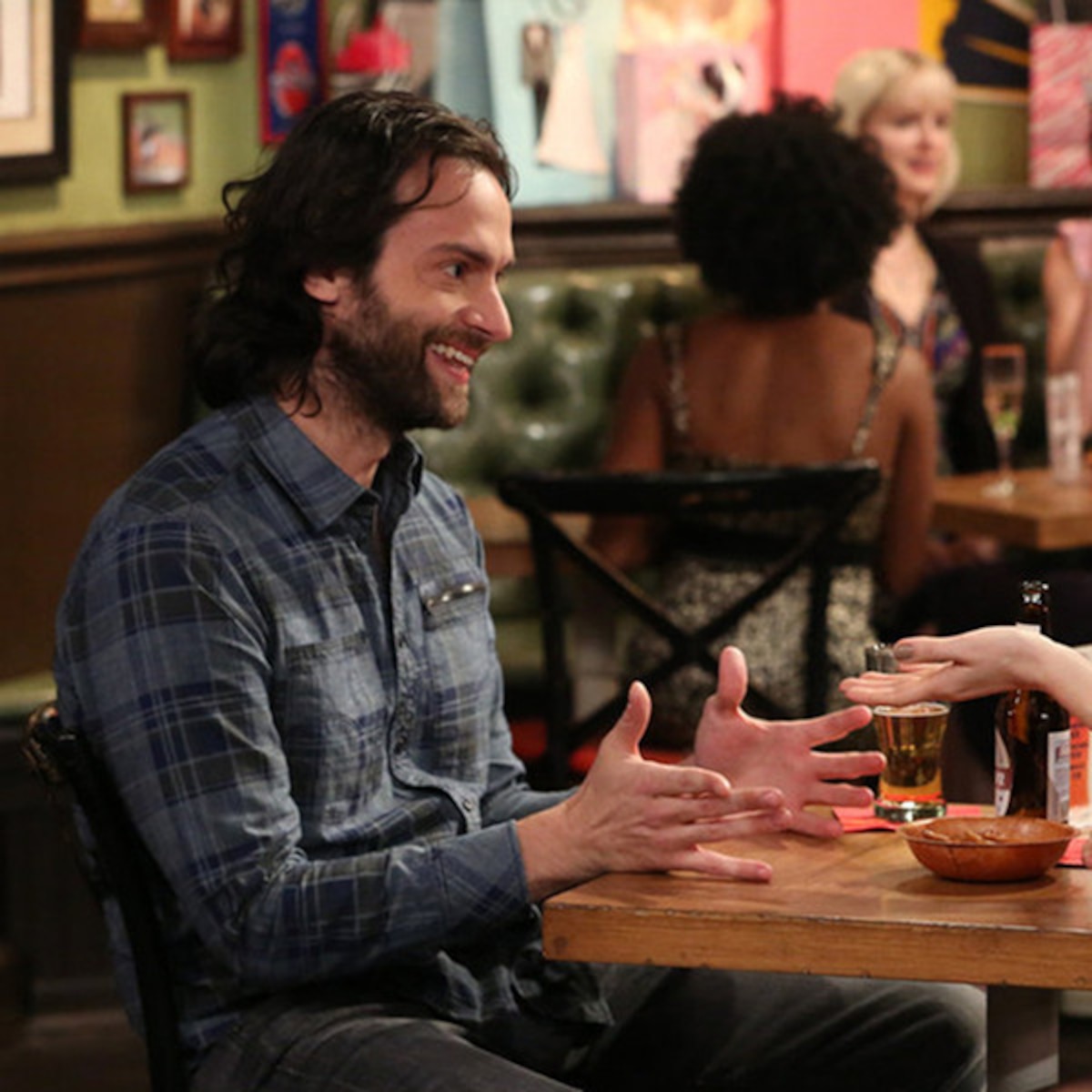 What It S Like To Be An Extra On Live Tv E Online